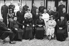 Freulich 18770930 Jacoba en NN Groep mensen