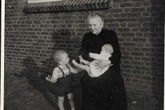 Freulich 18770930 Jacoba en NN kinderen