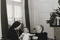 Soest van 19051122 Anna, NN kind, Freulich 18770930 Jacoba