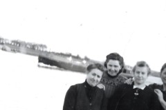 2 - v.l.n.r.  onbekend - Soest van 19171206 Clara - onbekend -Soest van 19260117 Josephina